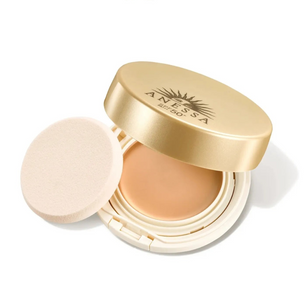 Close-up of Anessa Compact texture